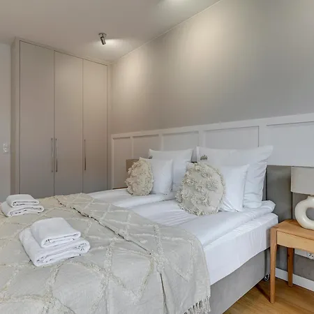 Doki Living - Foodhall & Parking By Downtown Apartments Gdansk Room photo