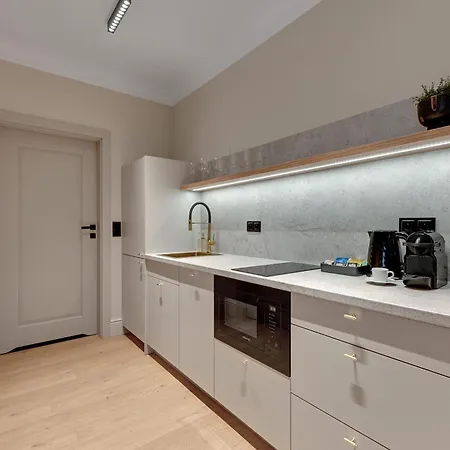 Doki Living - Foodhall & Parking By Downtown Apartments Gdansk Room photo