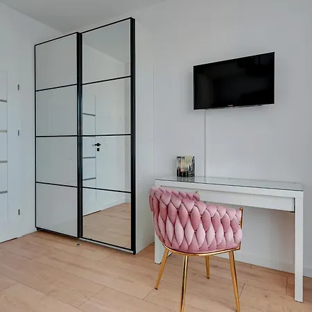 Doki Living - Foodhall & Parking By Downtown Apartments Gdansk Room photo