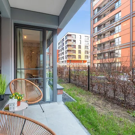 Doki Living - Foodhall & Parking By Downtown Apartments Gdansk Exterior photo