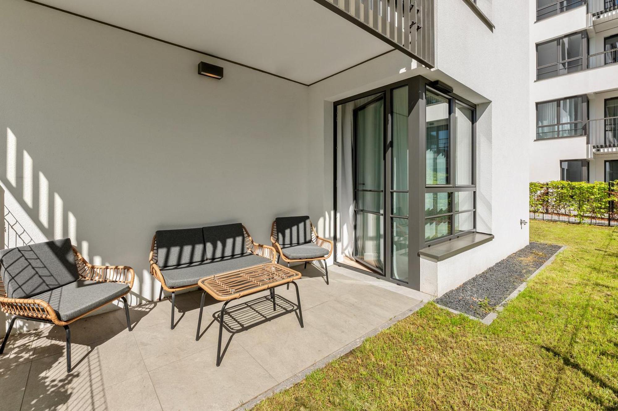 Doki Living - Foodhall & Parking By Downtown *